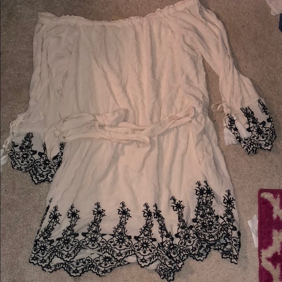 American Eagle Outfitters Pants - American Eagle off the shoulder romper